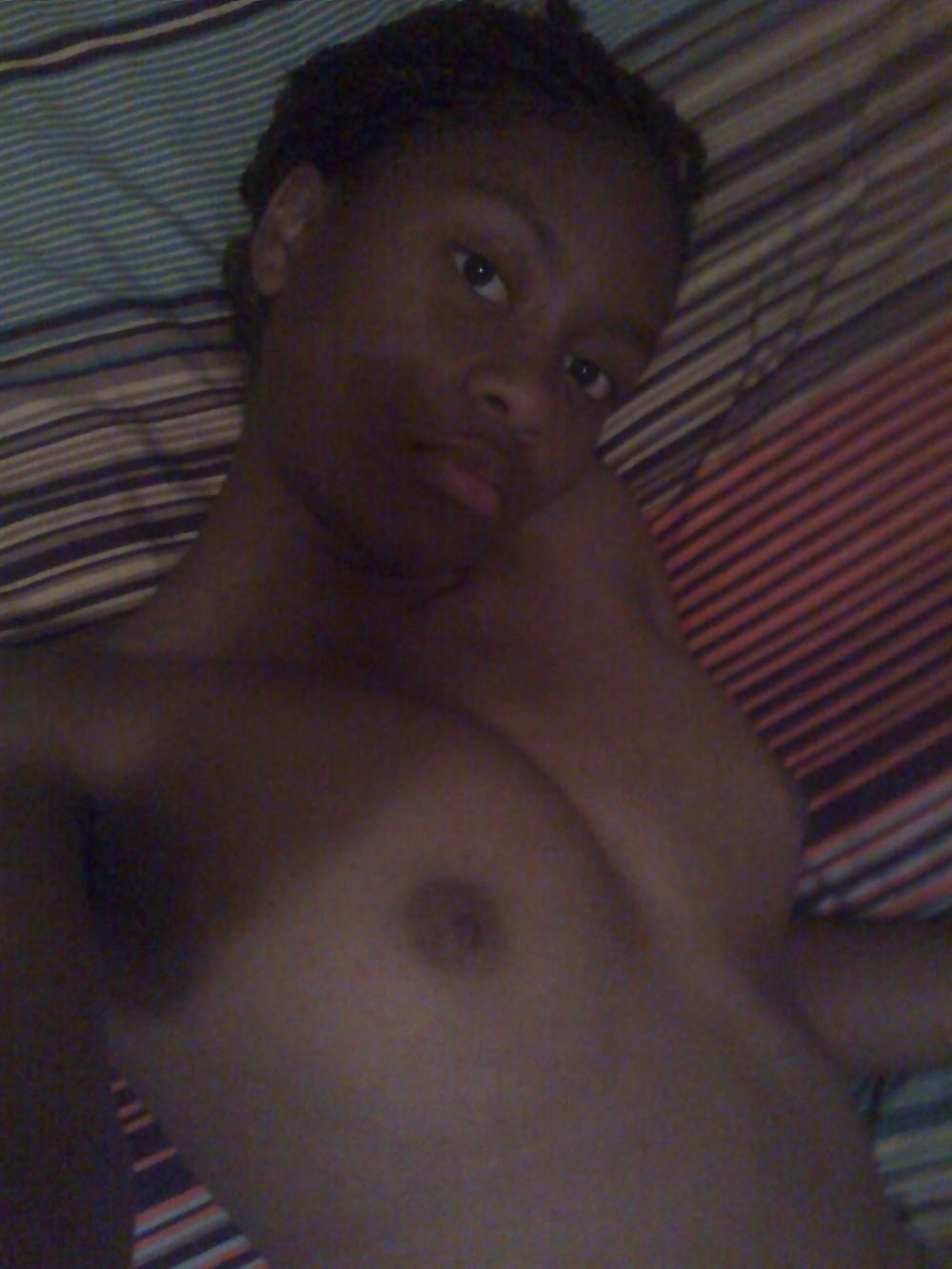 25P BLACK AMATEUR GIRLS - SELF PICS X