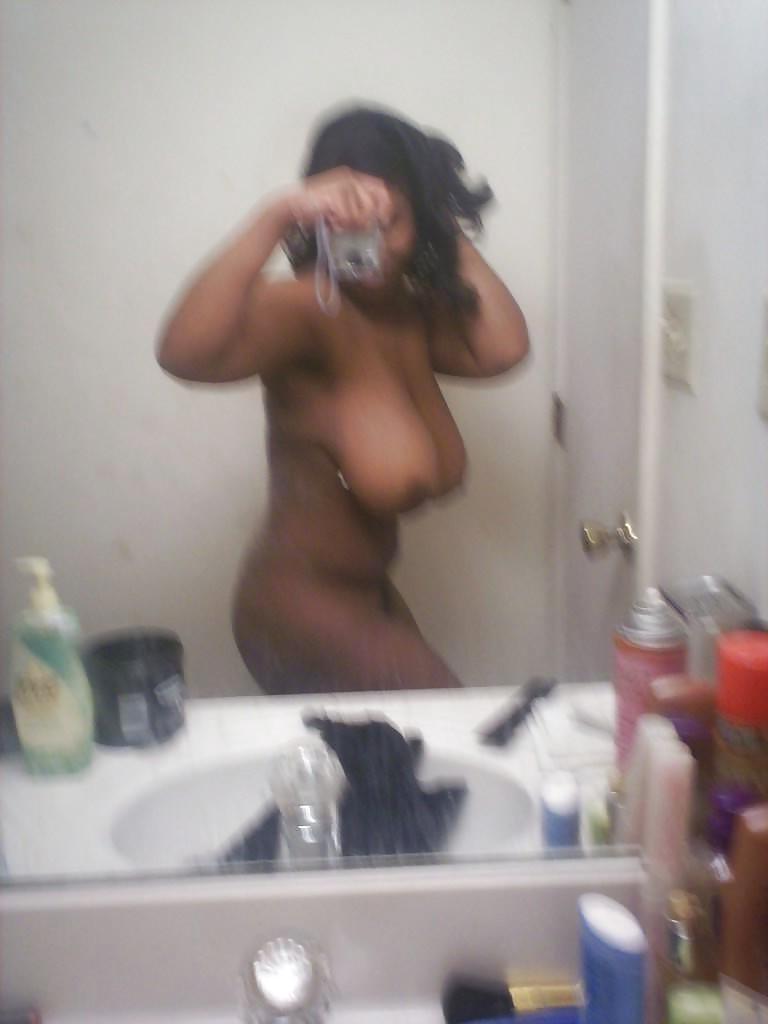 25P BLACK AMATEUR GIRLS - SELF PICS X
