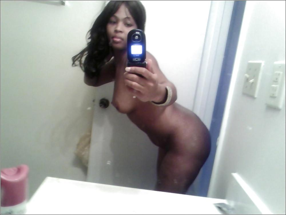 25P BLACK AMATEUR GIRLS - SELF PICS X