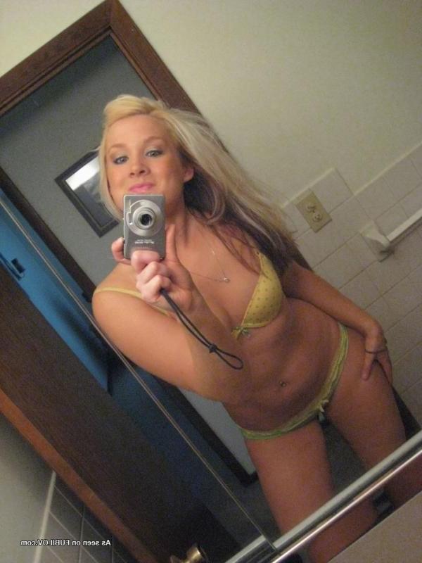 10P Flirty amateur sexy blonde camwhores in her underwear