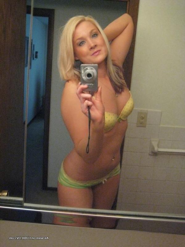 10P Flirty amateur sexy blonde camwhores in her underwear