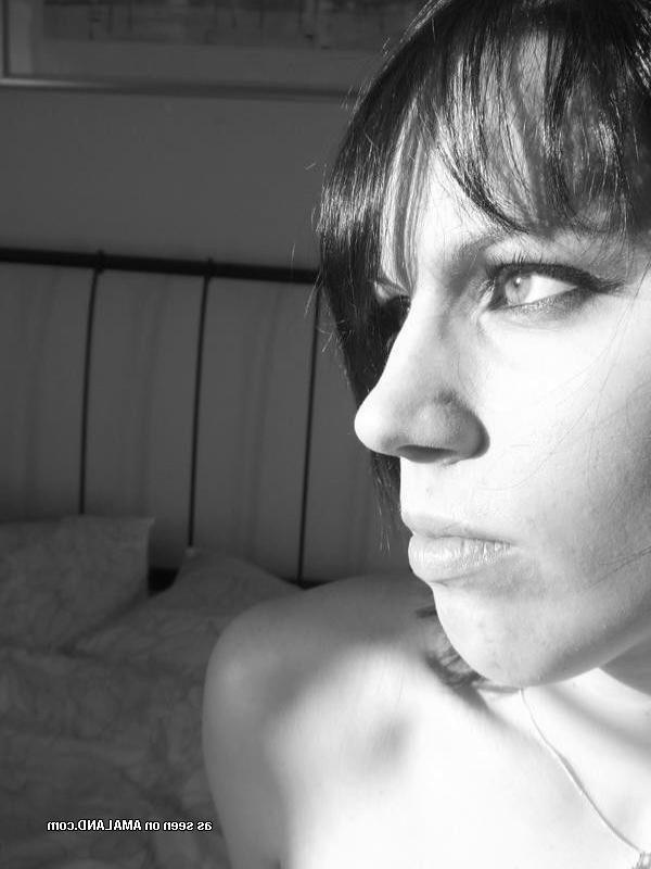12P Self-shooting amateur Gothic babe in black and white pics