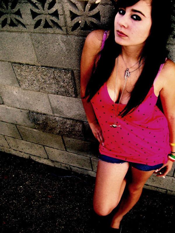16P An amateur gothic babe's selfpics