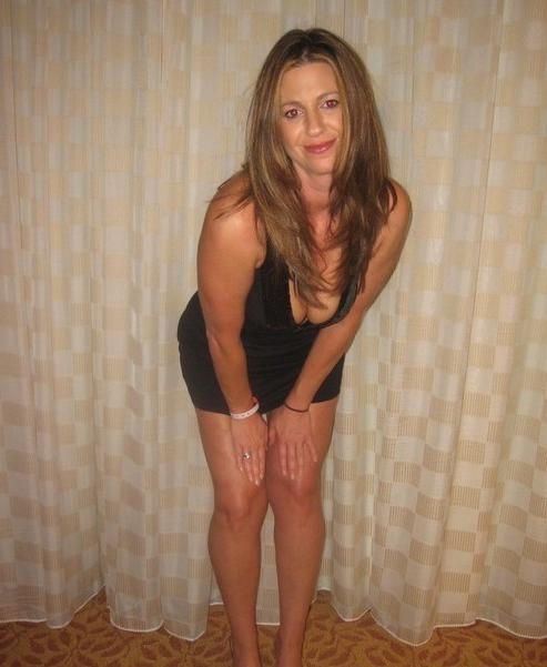 15P ExGF has a passion for giving head and playing with other hot girls