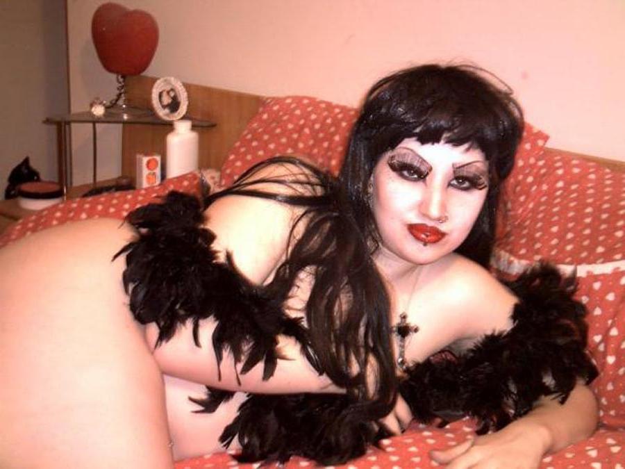 10P Hot goth in sexy lingerie posing slutty