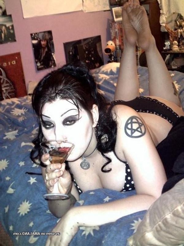 10P Hot goth in sexy lingerie posing slutty