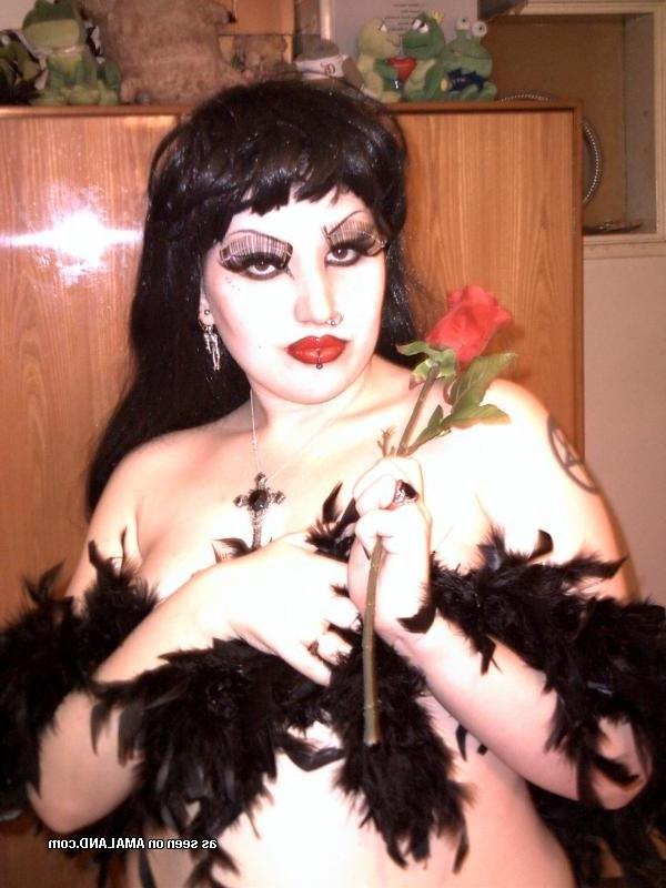 10P Hot goth in sexy lingerie posing slutty