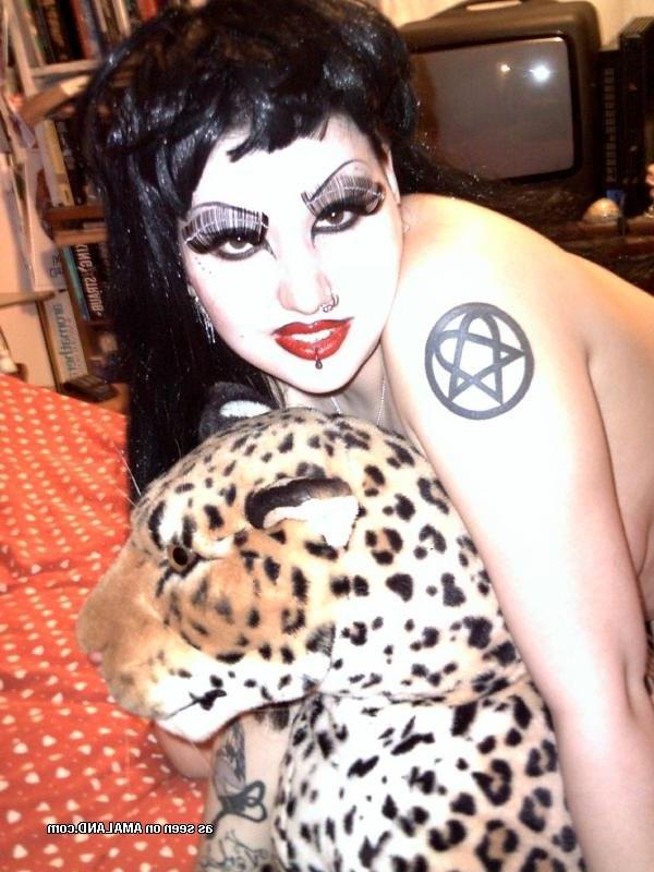 10P Hot goth in sexy lingerie posing slutty
