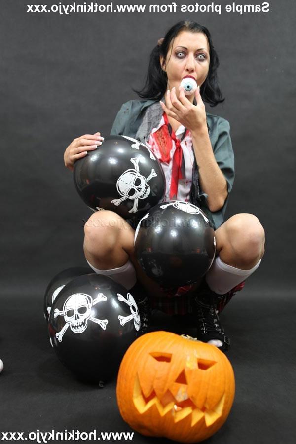 15P Happy Halloween fron vampire schoolgirl Hotkinkyjo