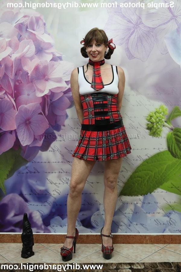 15P Schoolgirl Dirtygardengirl meets a little gnome