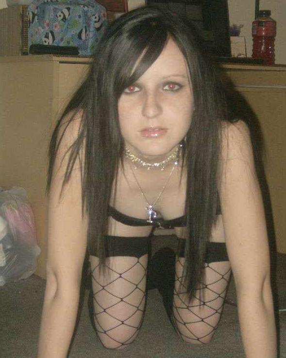 15P Hot amateur sexy gothic girlfriend