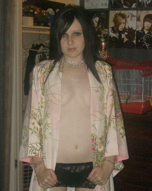 15P Hot amateur sexy gothic girlfriend