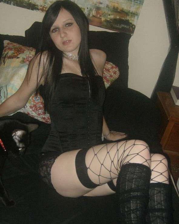 15P Hot amateur sexy gothic girlfriend