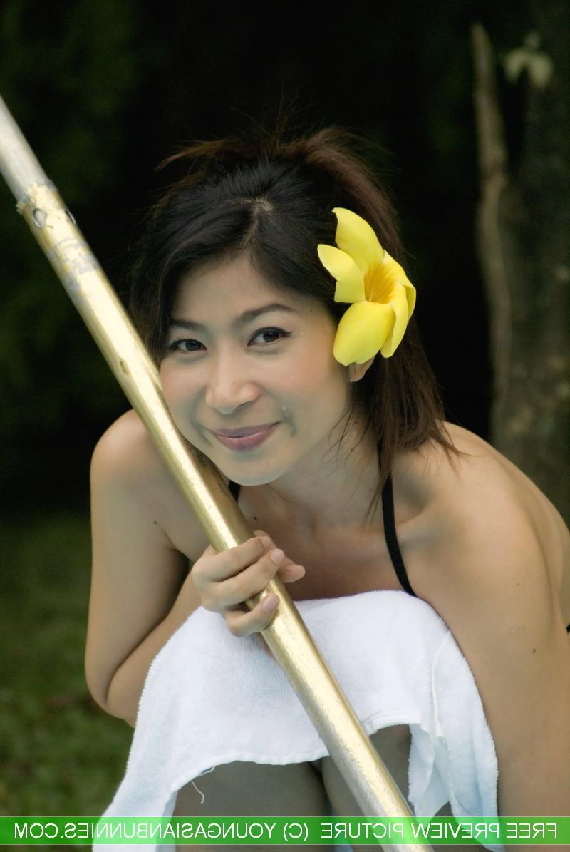16P Young asian bunnie naked pool cleaner