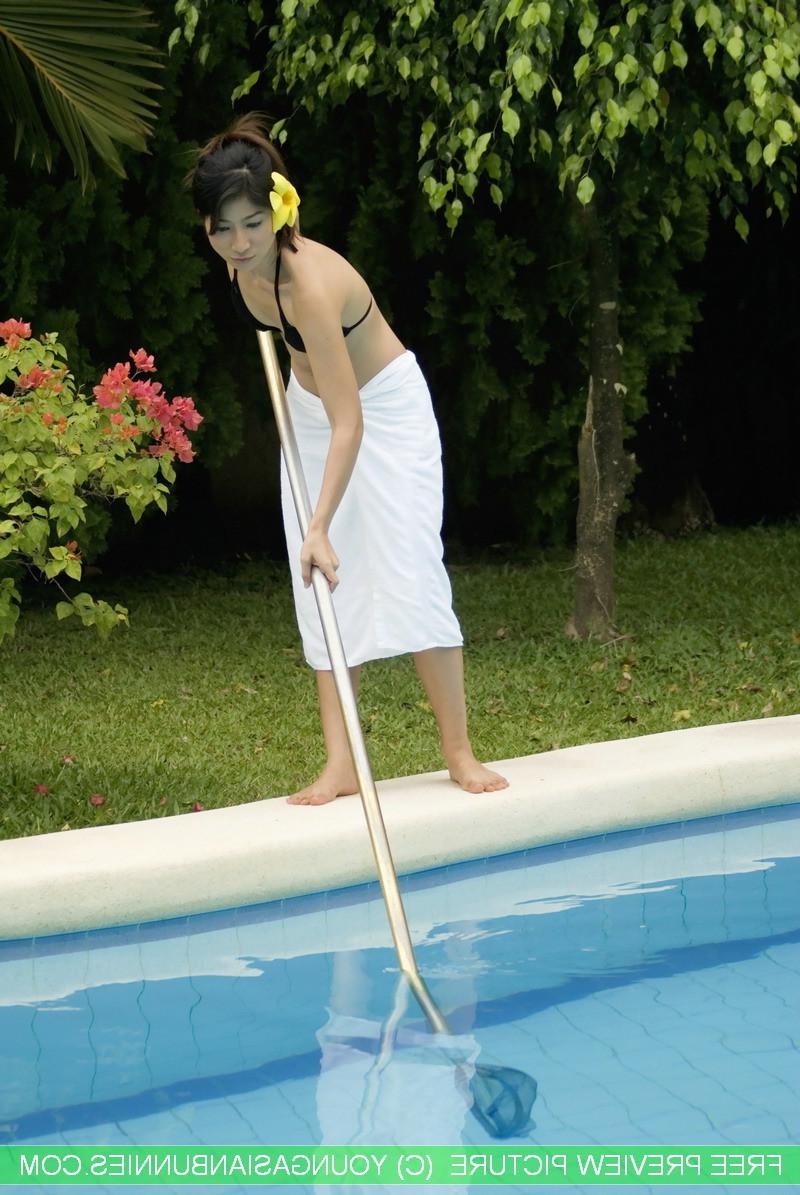 16P Young asian bunnie naked pool cleaner