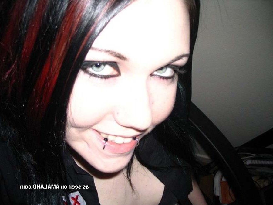15P Hot and sexy amateur goth babe