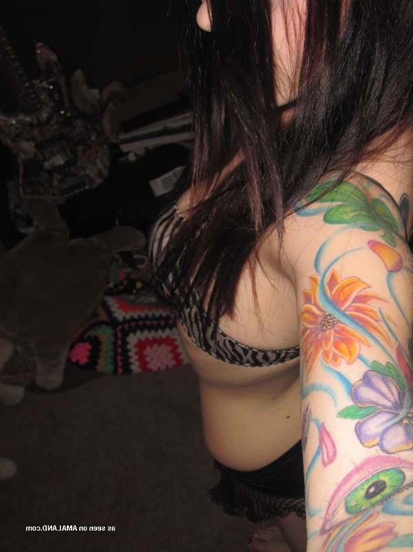 16P Hot sultry gothic babe's selfpics