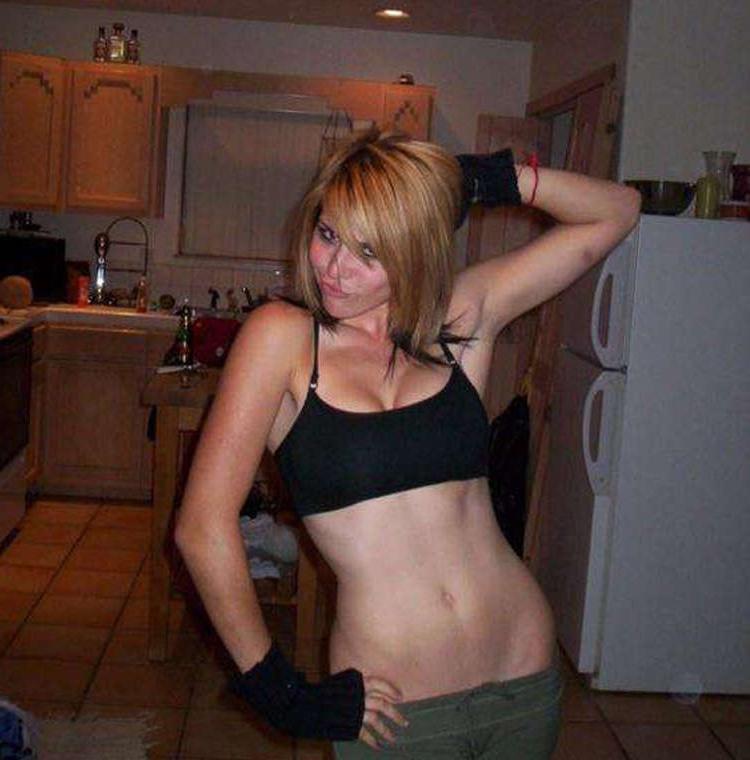 12P Solo blonde babe from Watch My GF dancing
