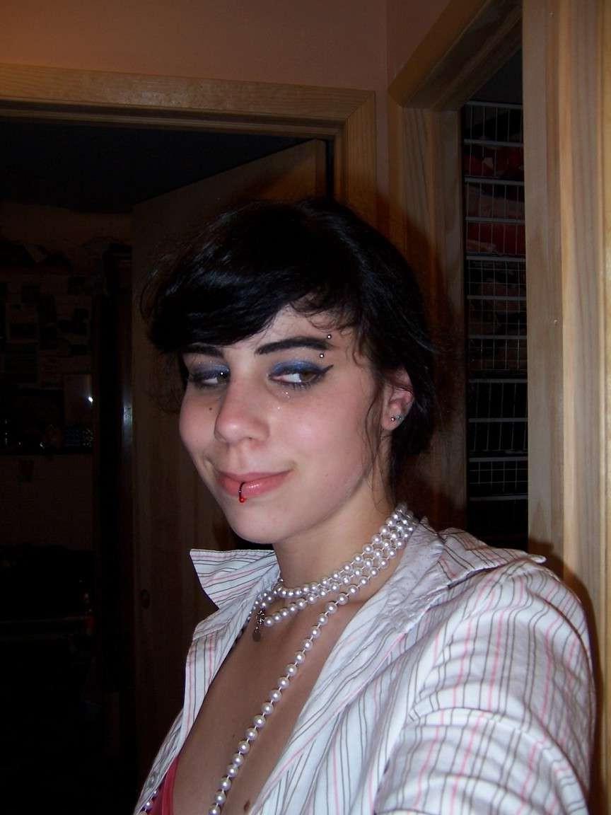 15P Posing naked goth chick