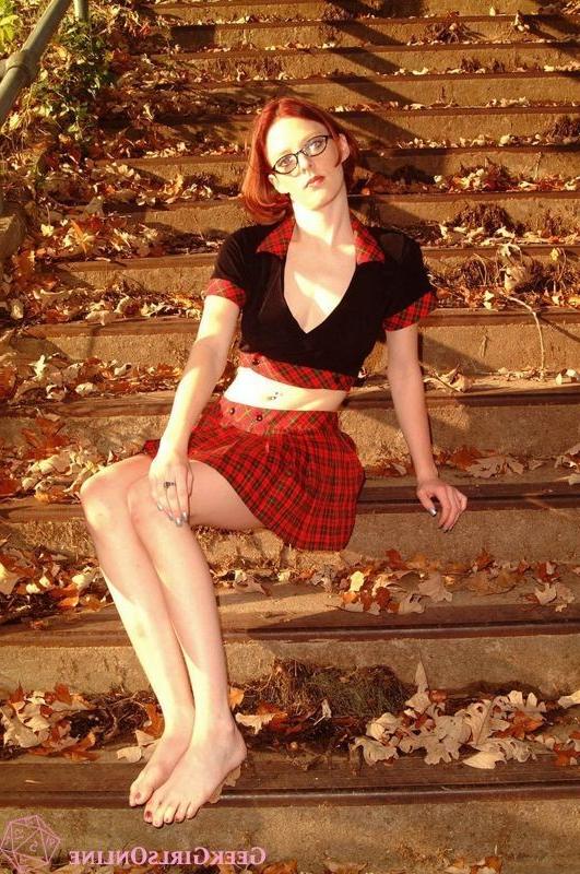 15P Hot nerdy geek girl