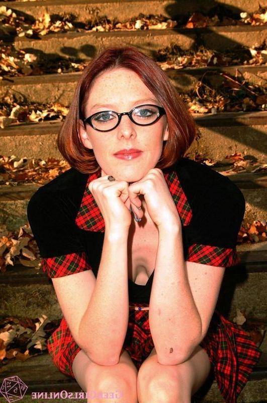 15P Hot nerdy geek girl