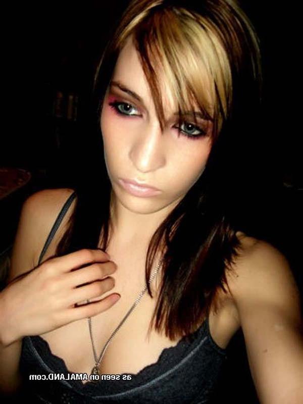 16P Selfpics of an amateur Gothic babe