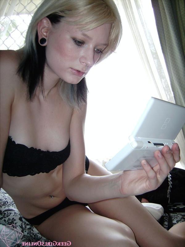 15P Hot nerdy geek girl