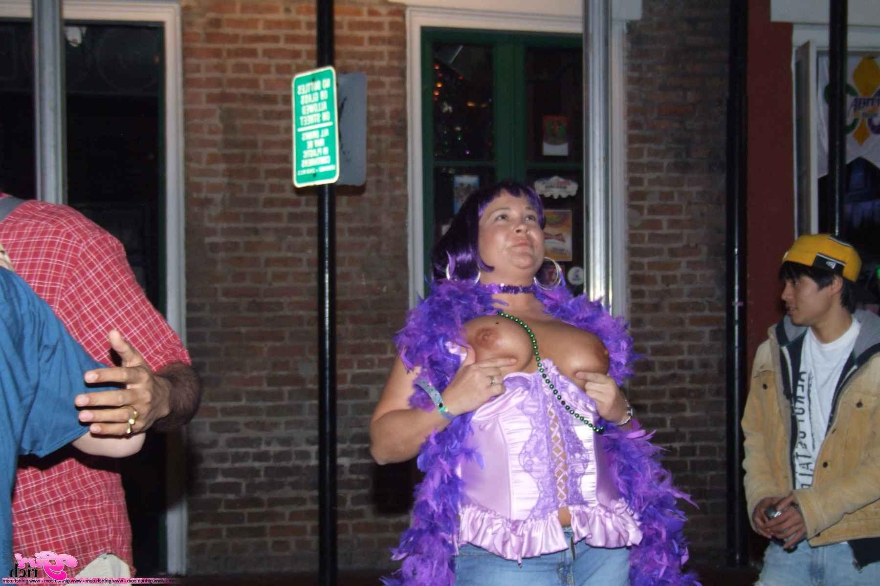 18P nothing better than naked girls in public