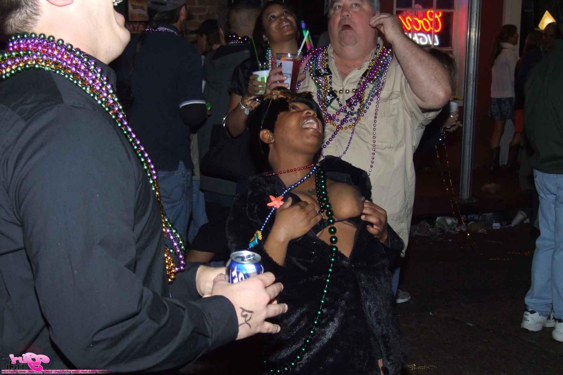 18P nothing better than naked girls in public