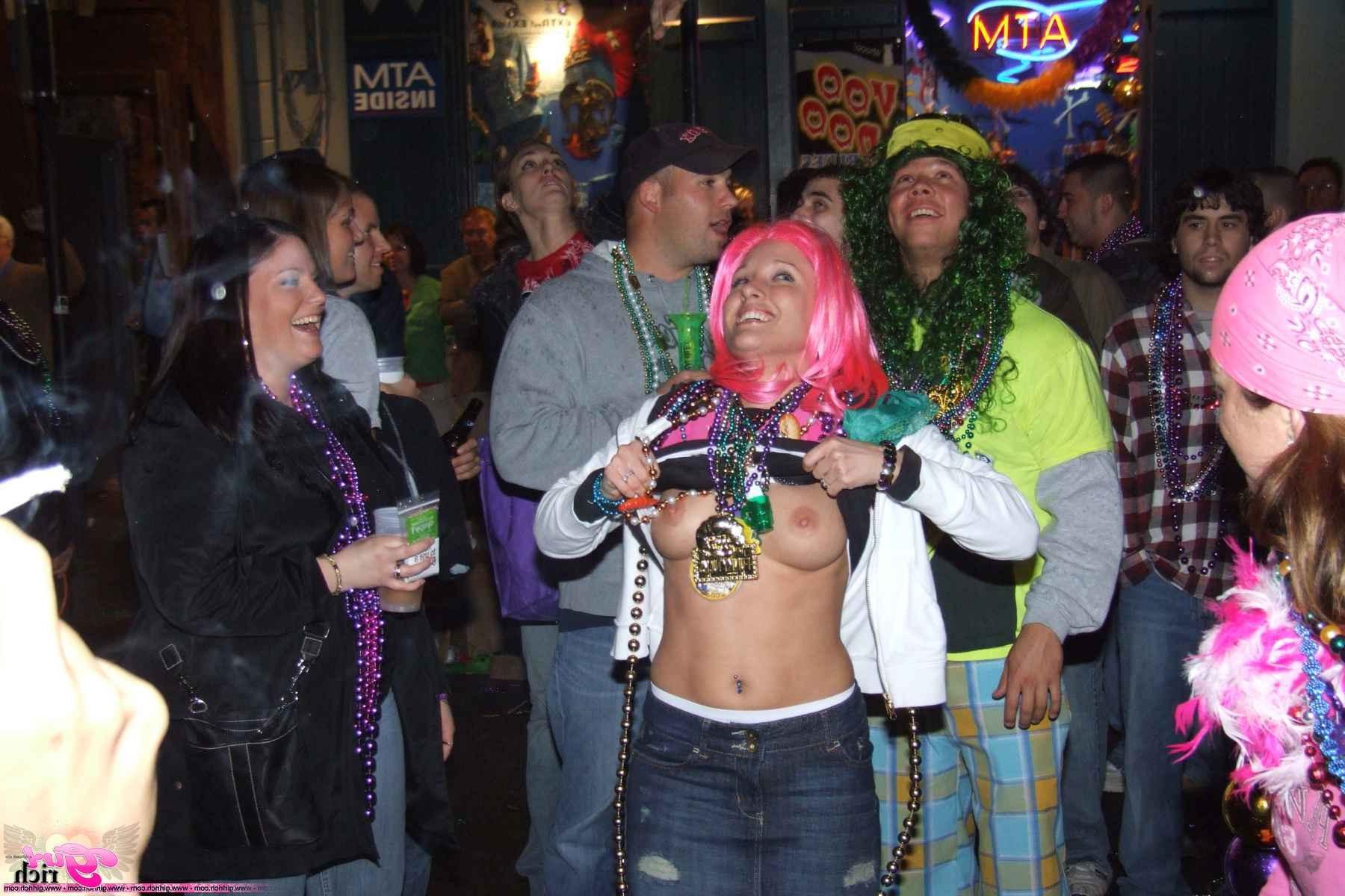 18P nothing better than naked girls in public