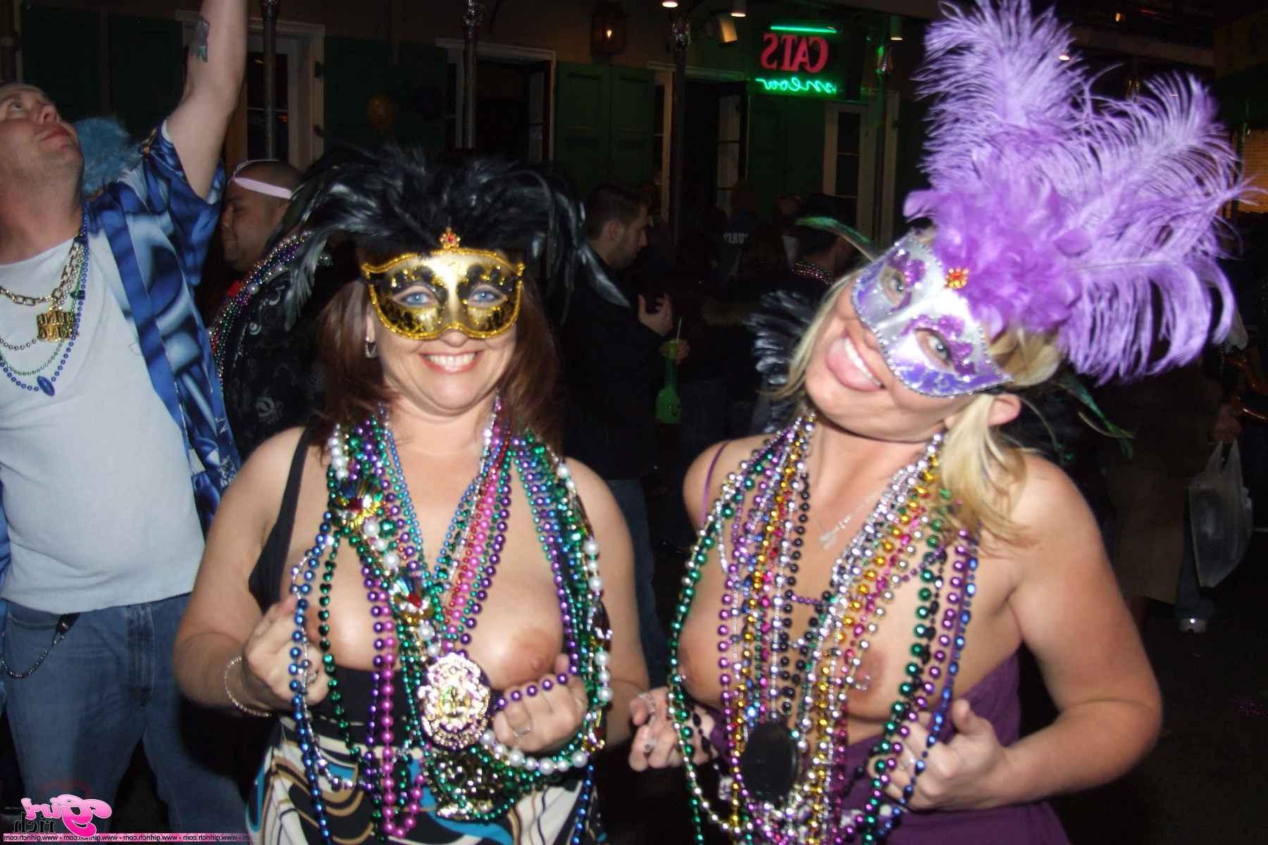 18P nothing better than naked girls in public