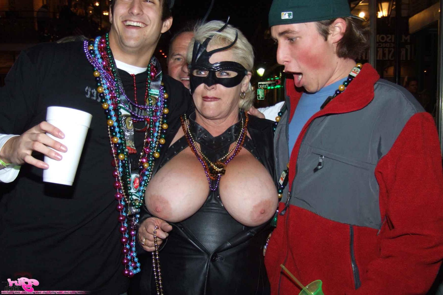 18P nothing better than naked girls in public