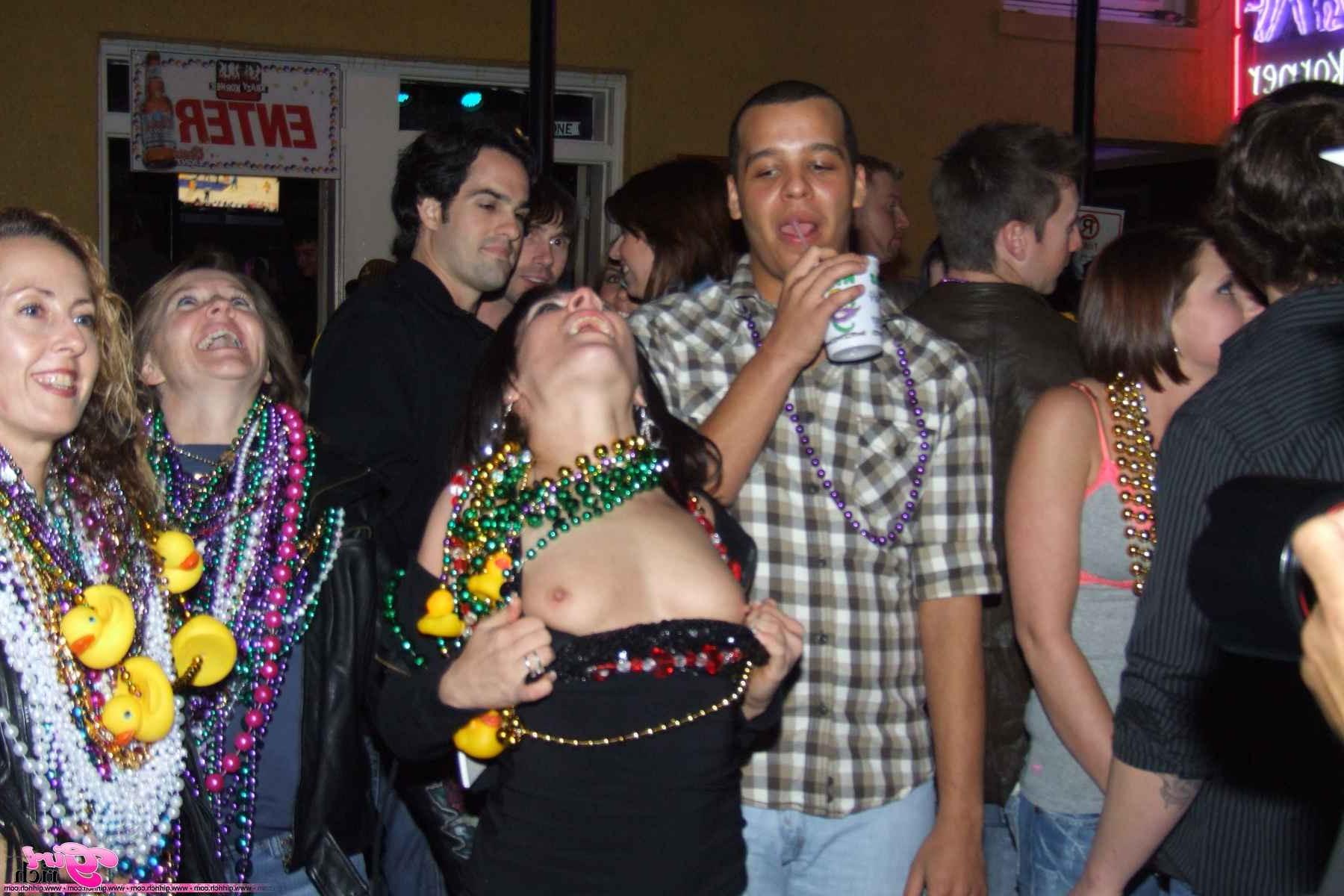 18P nothing better than naked girls in public