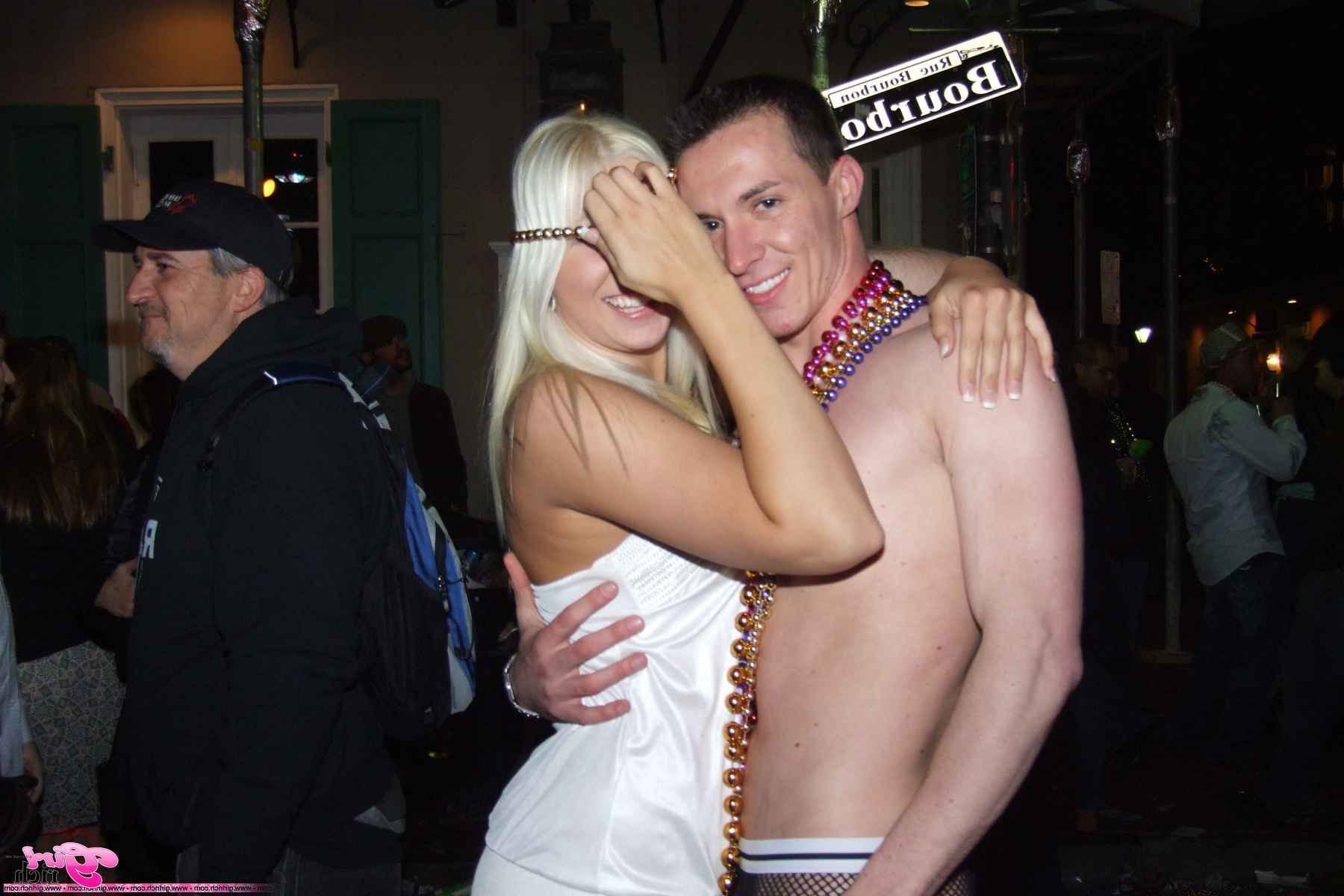 18P nothing better than naked girls in public