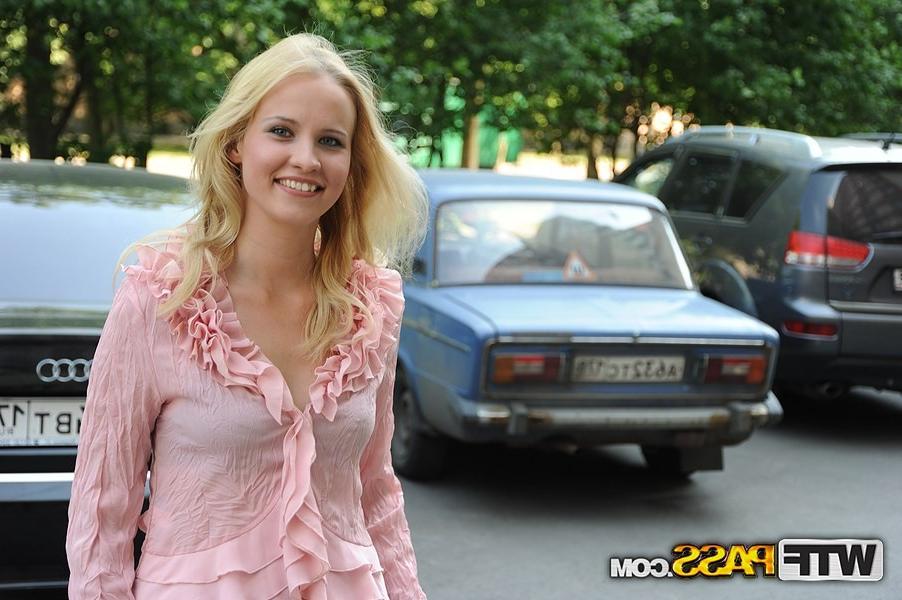 16P Adventurous babe goes for sex in public