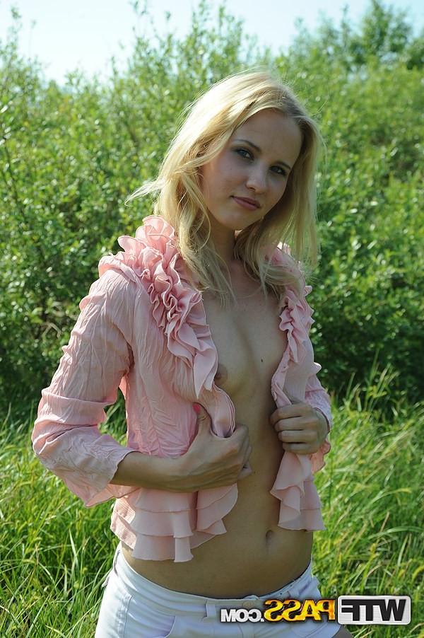 16P Adventurous babe goes for sex in public