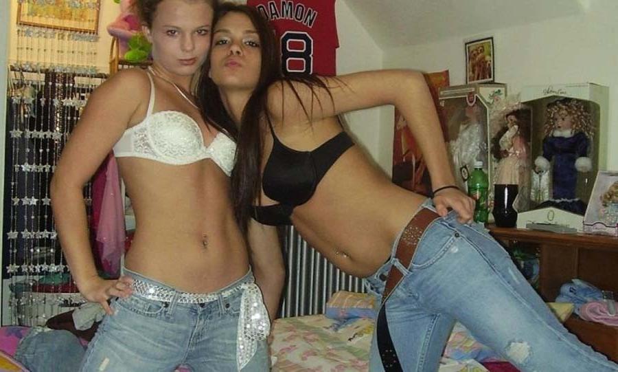 15P Picture gallery of steamy hot playful lesbo teens 