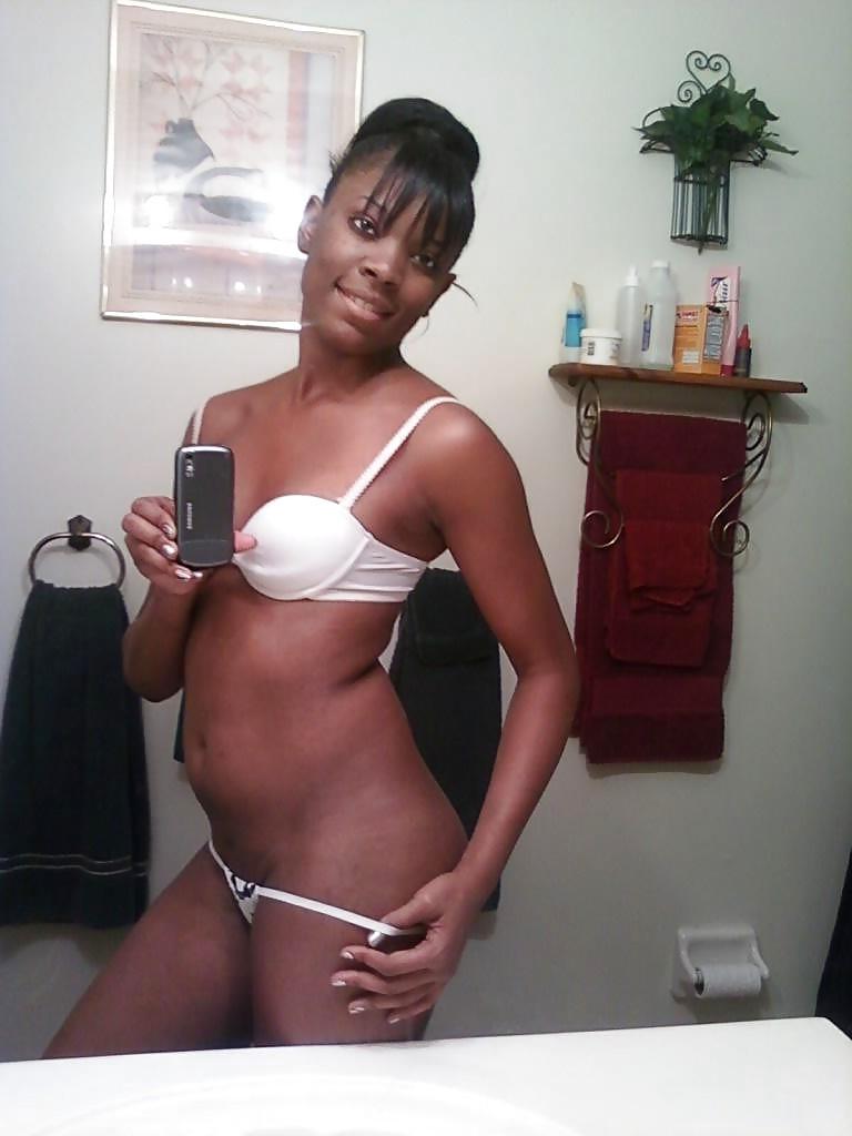 25P BLACK AMATEUR GIRLS - SELF PICS XVI