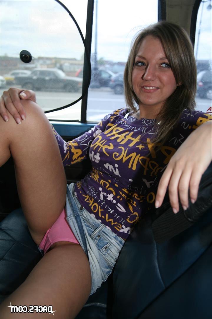 12P Ariana go naked in public