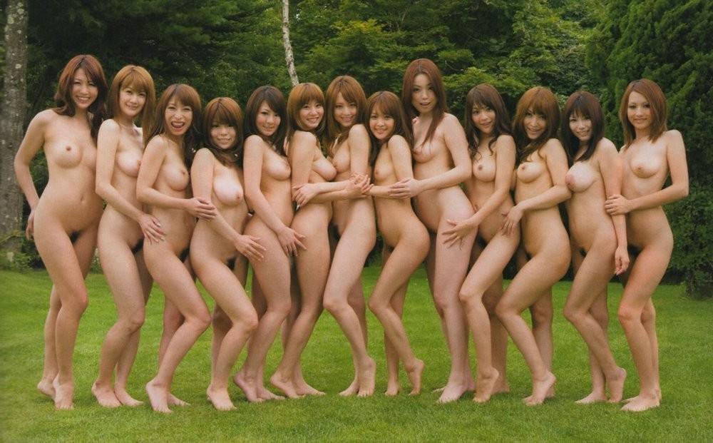 10P Sexy asians flashing their pussies in public