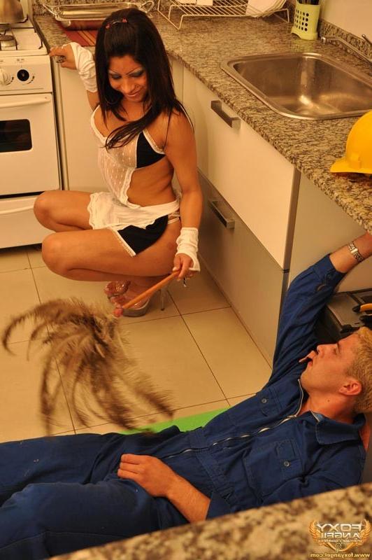 15P Shemale Fucks The Handyman