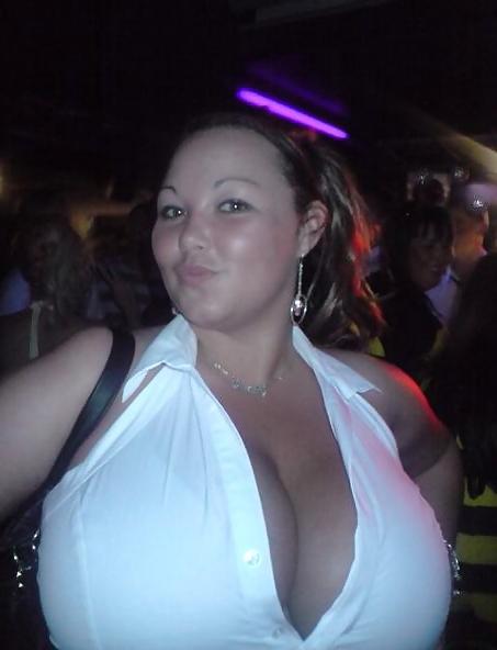 19P Big tits cleavage
