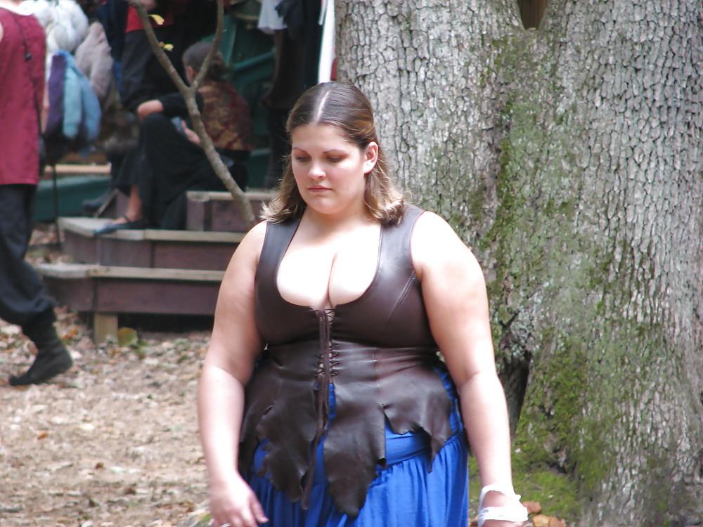 19P Big tits cleavage