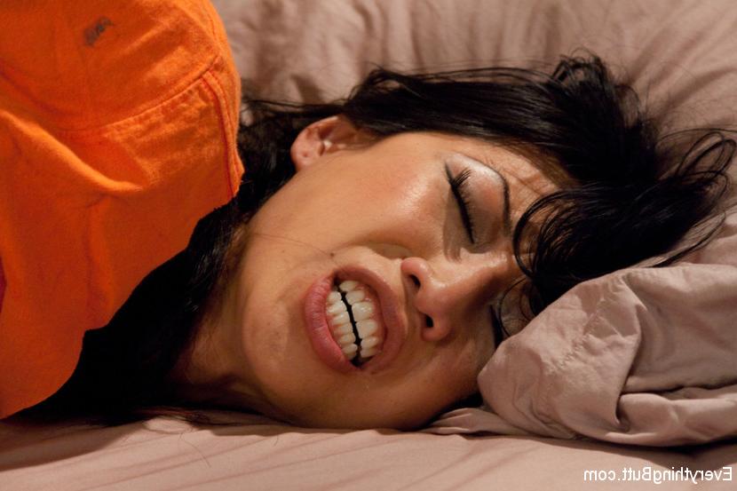 15P Tia is visited and butt fucked by one of the guards for orgasms!