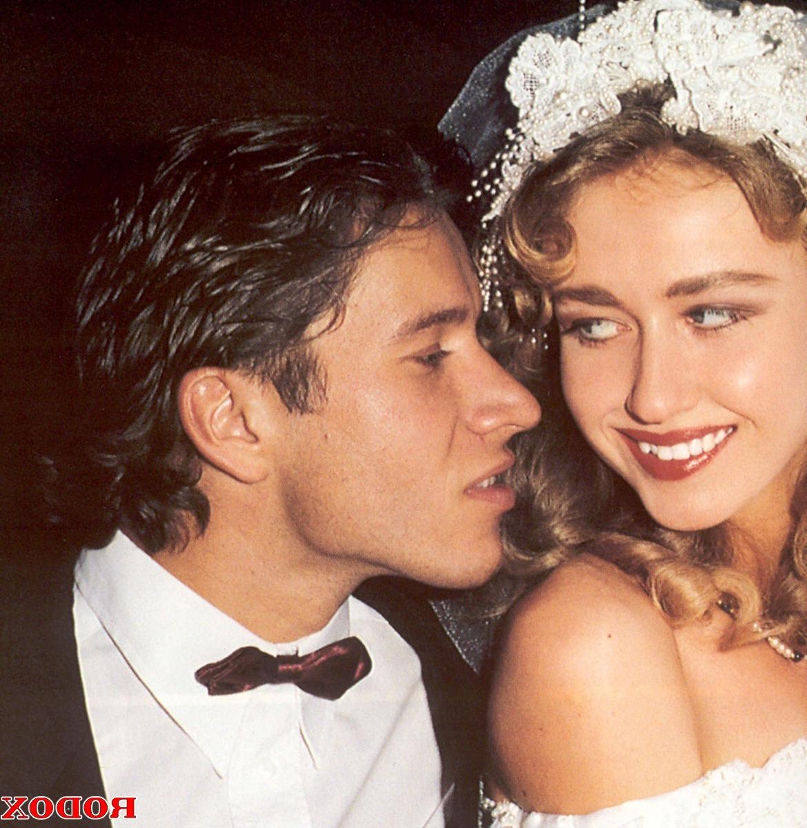 12P Wife double fucked at wedding in retro porn pics