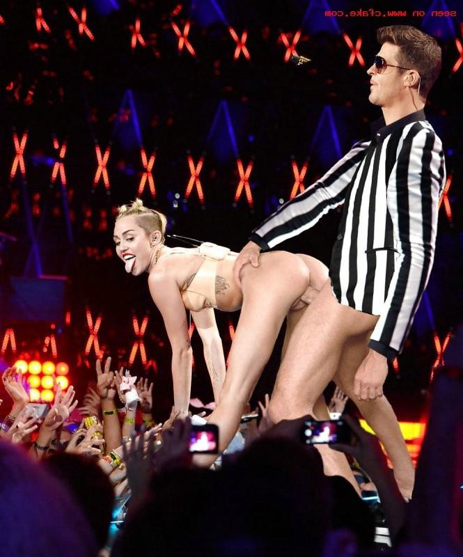 15P Horny celeb Miley Cyrus gets fucked in public