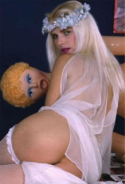 12P Cicciolina in Vintage XXX Porn Pics