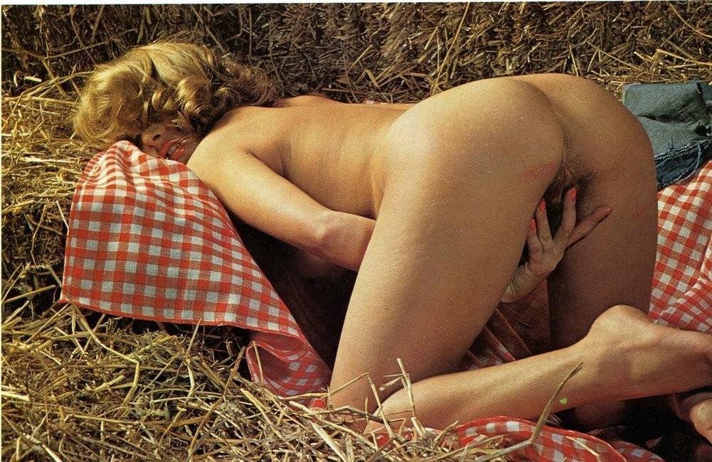 10P Vintage girls fucking in retro hardcore action