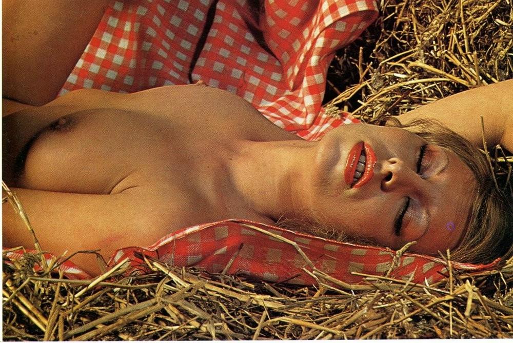 10P Vintage girls fucking in retro hardcore action