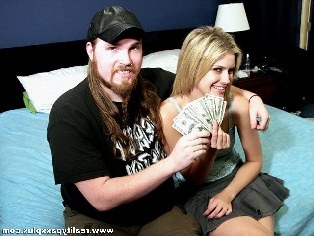 16P Classy blonde Faith Deluca gives a blow job